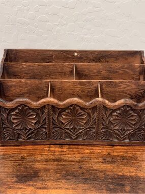 Vintage LERNER Carved Faux Wood Letter Holder Mail Organizer Storage Caddy Desk